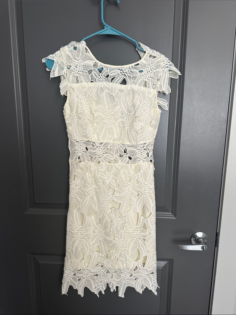 Sleeveless White Lace Sheath Dress